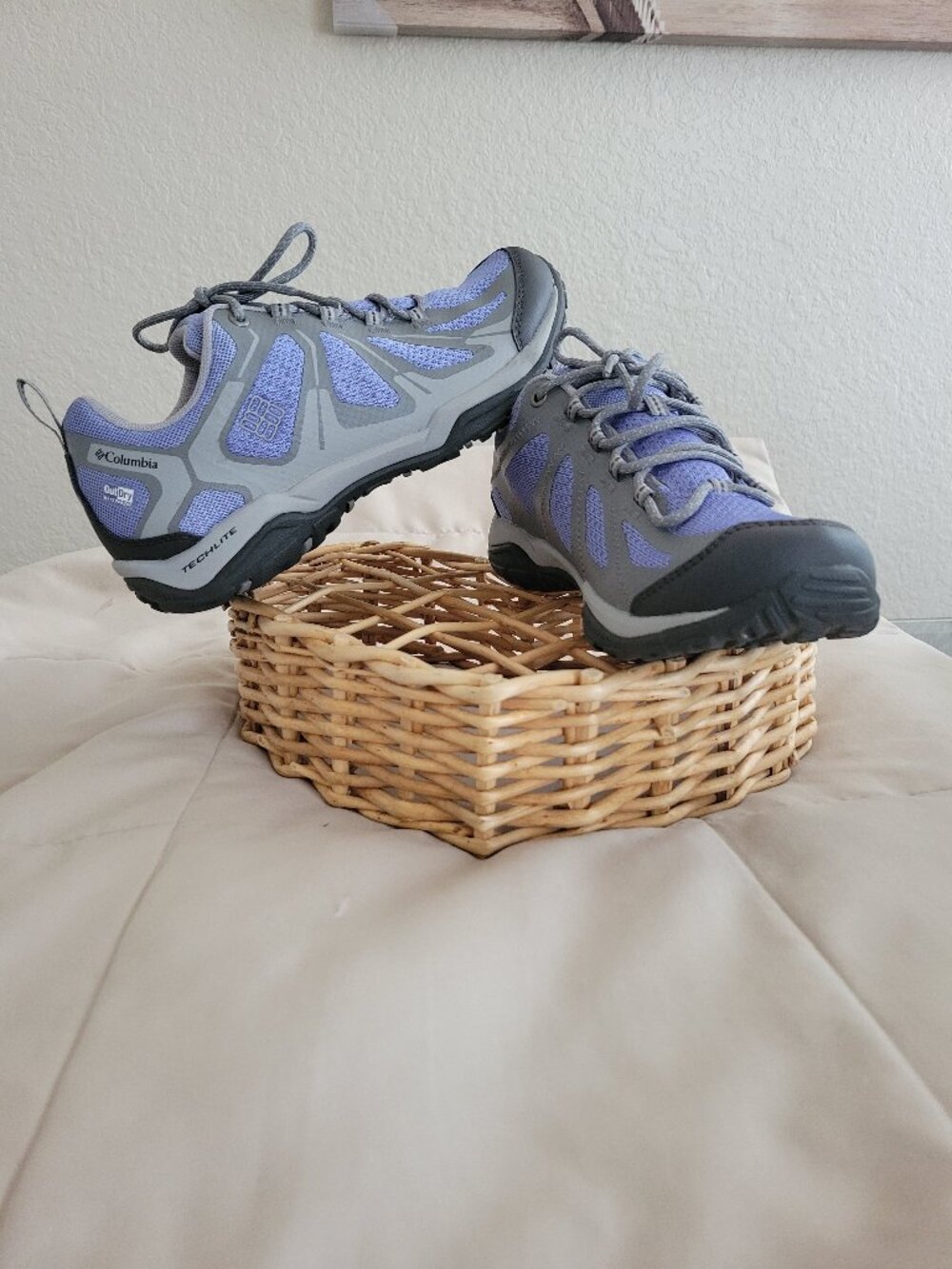 COLUMBIA Techlite  Out Dry waterproof Hiking shoes. EUC. Firm price